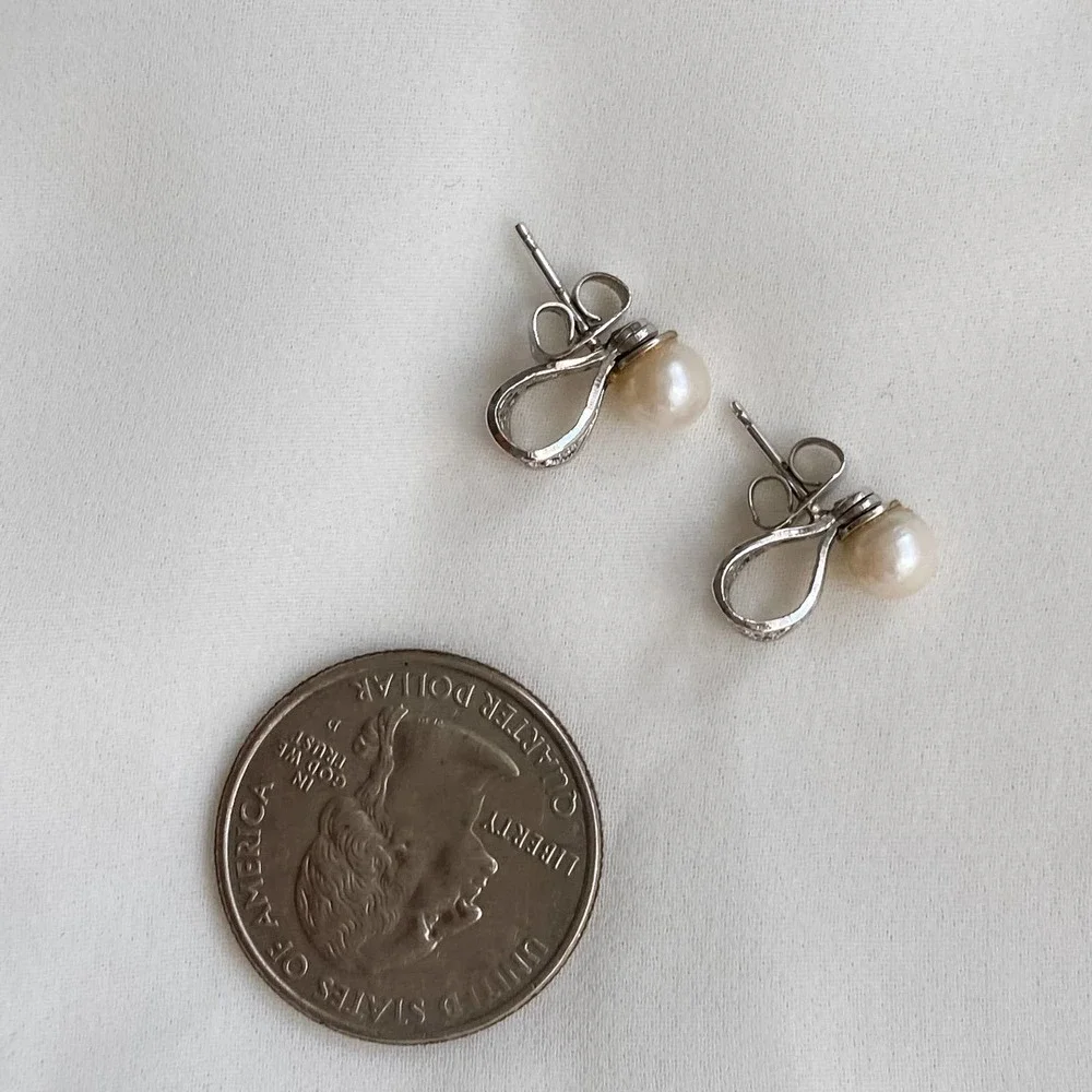 VTG Ivory Pearl Silver Loop Earrings